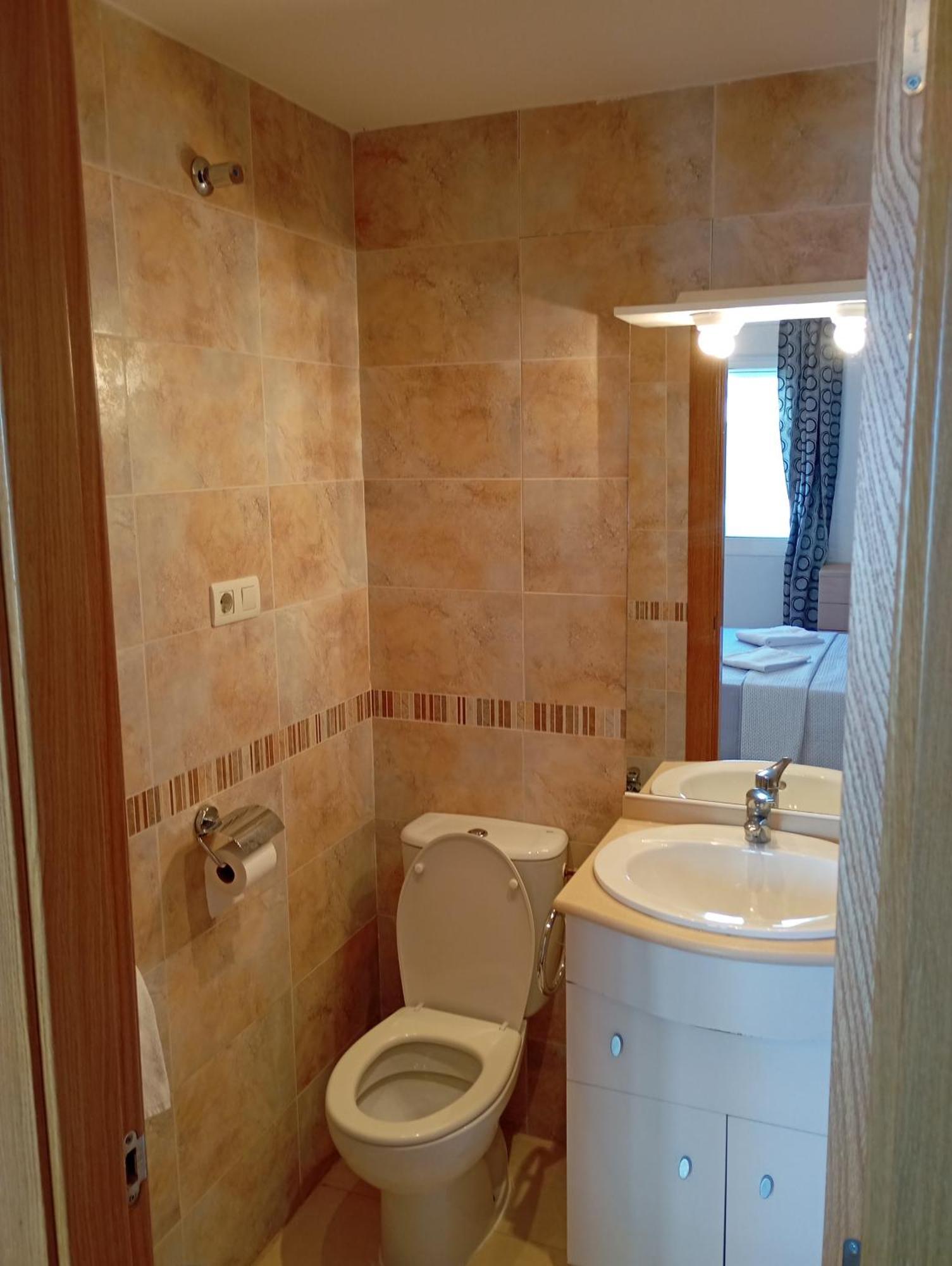 Apartamentos Danesp-Playa De Les Amplaries Marina Dor- Frontales Al Mar Оропеса дел Мар Екстериор снимка